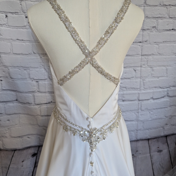 Wedding dress - Picture 5 of 9